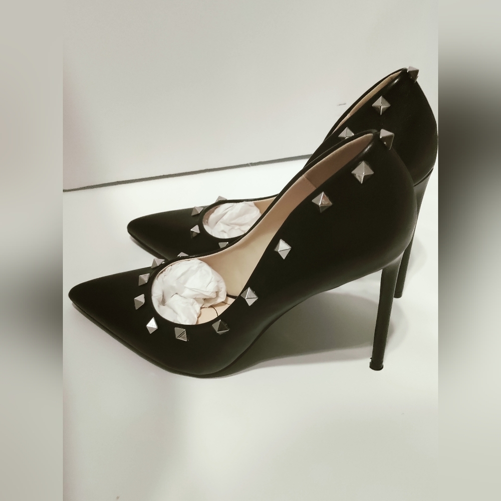 Shoes - Picture 5 of 6